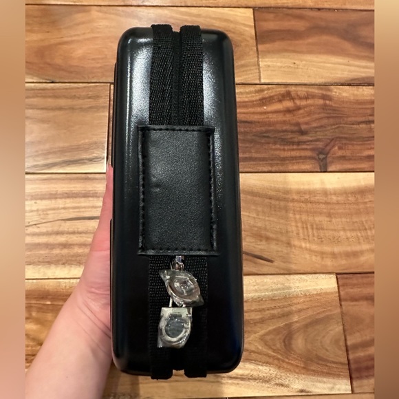 Salvatore Ferragamo Eva Air business class amenities kit (hard case) - Picture 4 of 7